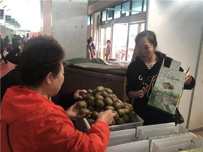 貴州省機關事業單位扶貧點扶貧產品巡回展六盤水站啟動