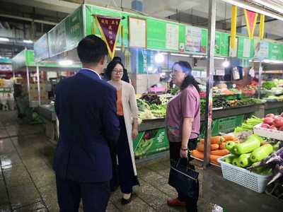 省市場(chǎng)監(jiān)管局2020年食品安全抽檢監(jiān)測(cè)任務(wù)調(diào)研組赴六盤(pán)水市督導(dǎo)調(diào)研食品安全抽檢監(jiān)測(cè)工作